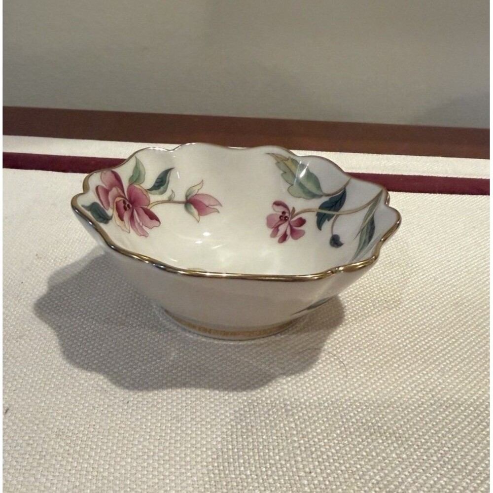 Lenox Barrington Jewelry Dish 4 1/4 In Diameter Gold Trim Made In USA